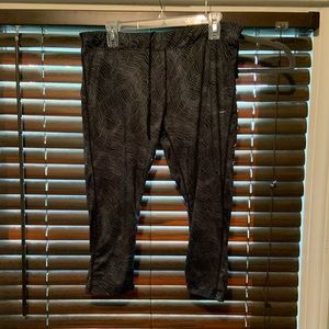 Nike Dri-Fit Cropped Yoga Pants Size 1X.